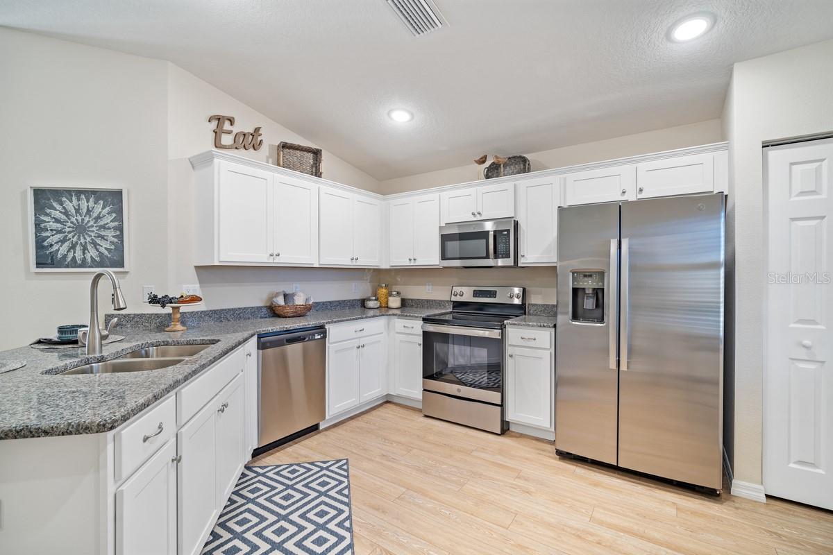 10403 S DREW BRYANT CIRCLE