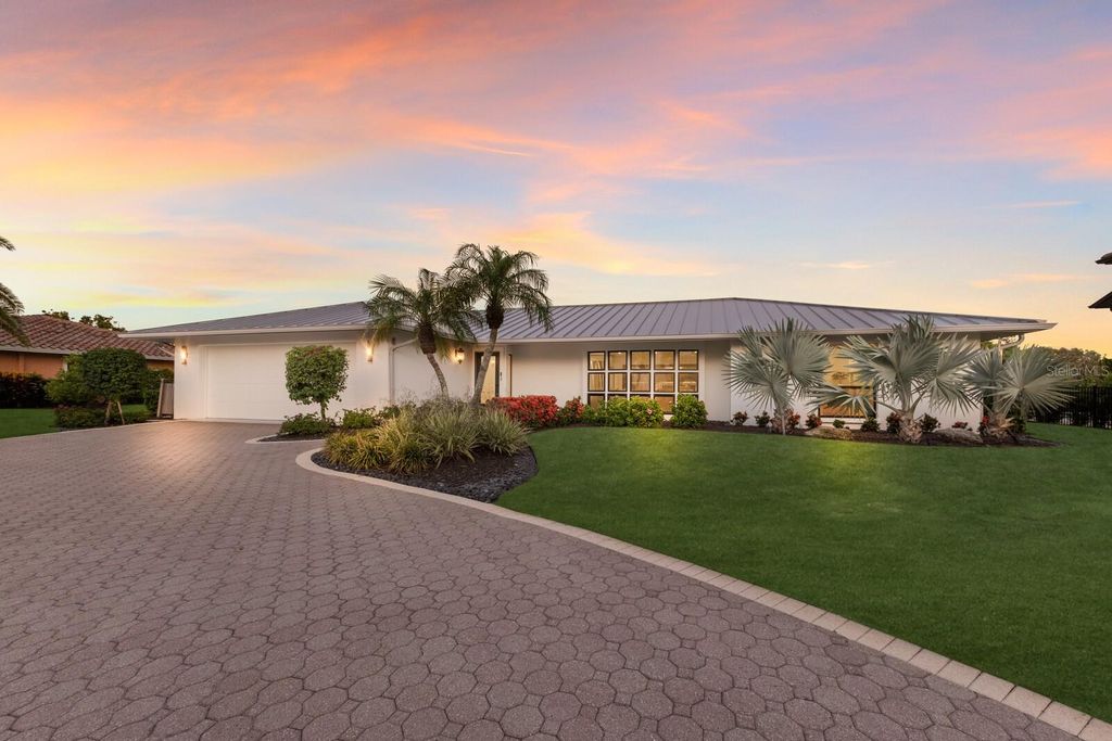 Photo of 510 Putter Lane, Longboat Key, FL 34228 (MLS # A4658192)