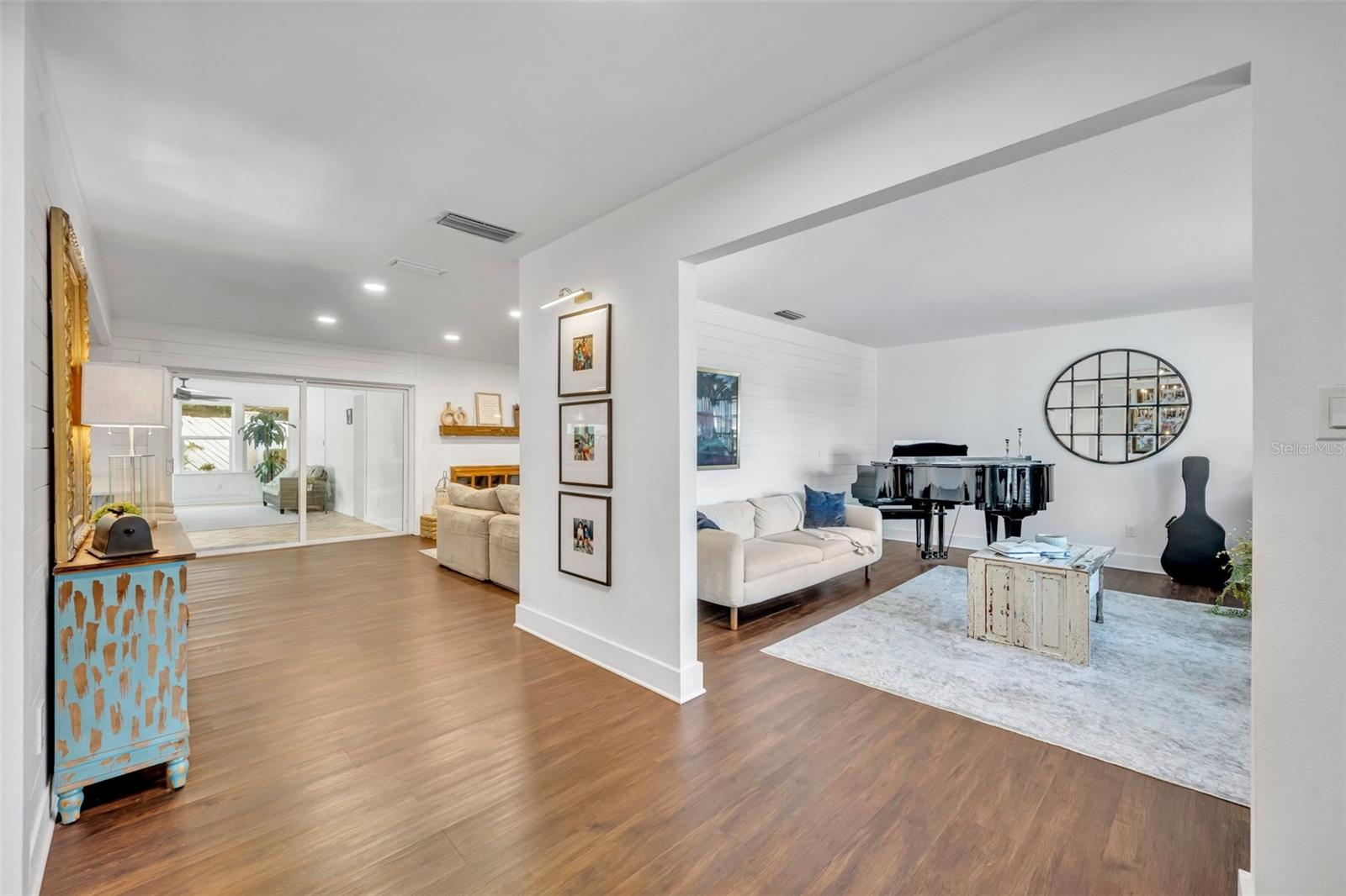 137 N SPRING LAKE DRIVE