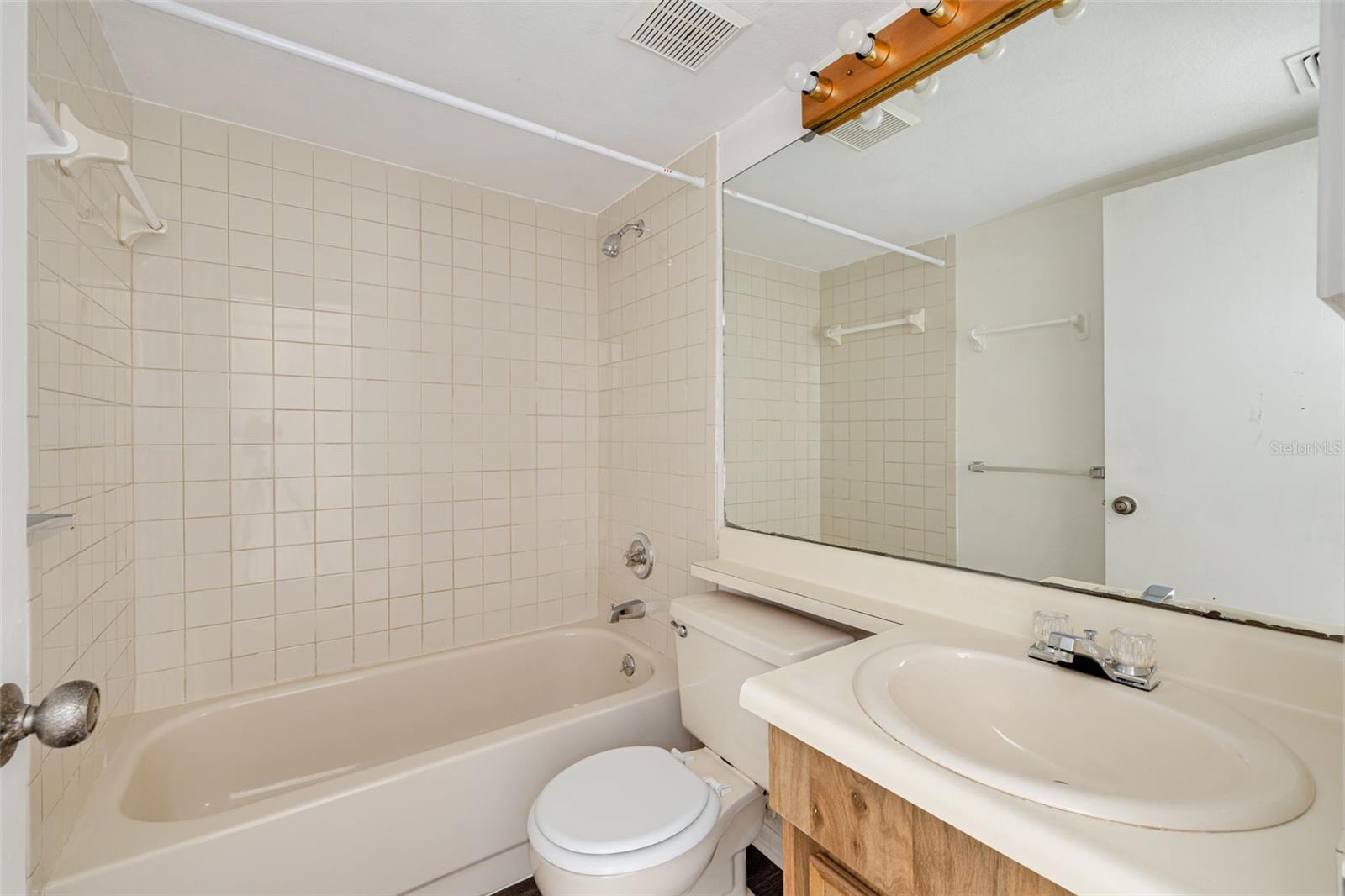 WATERSIDE CONDO III - Residential
