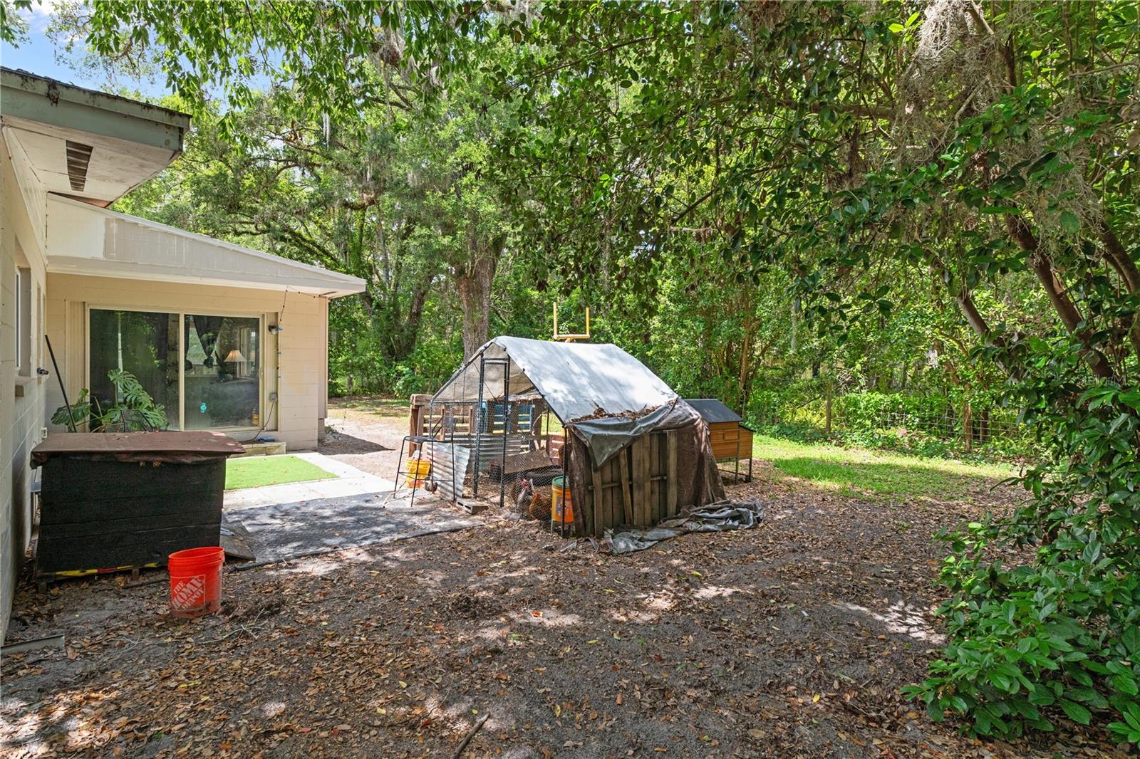 COUNTRY CLUB ESTATES UNREC - Residential