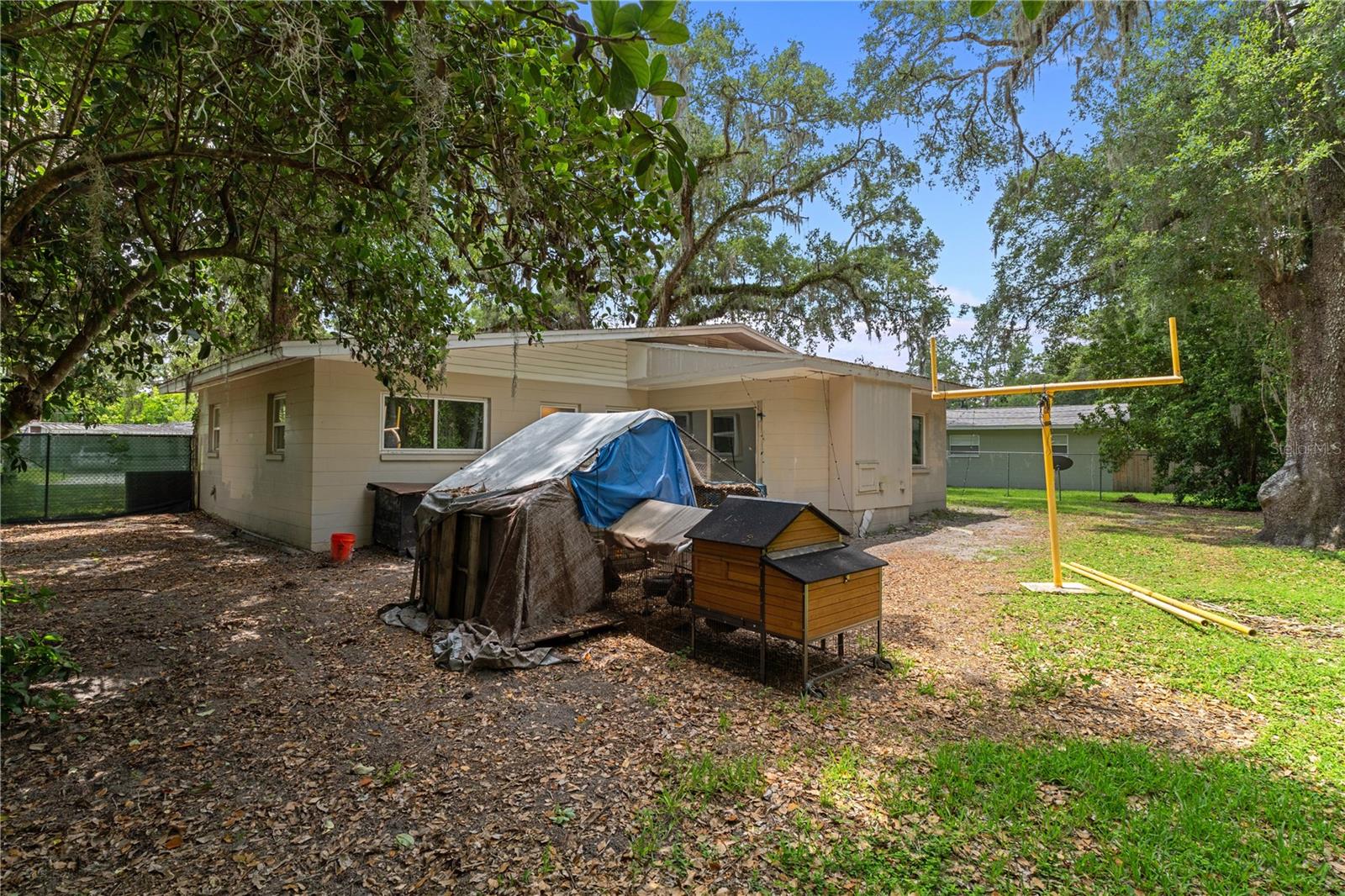 COUNTRY CLUB ESTATES UNREC - Residential