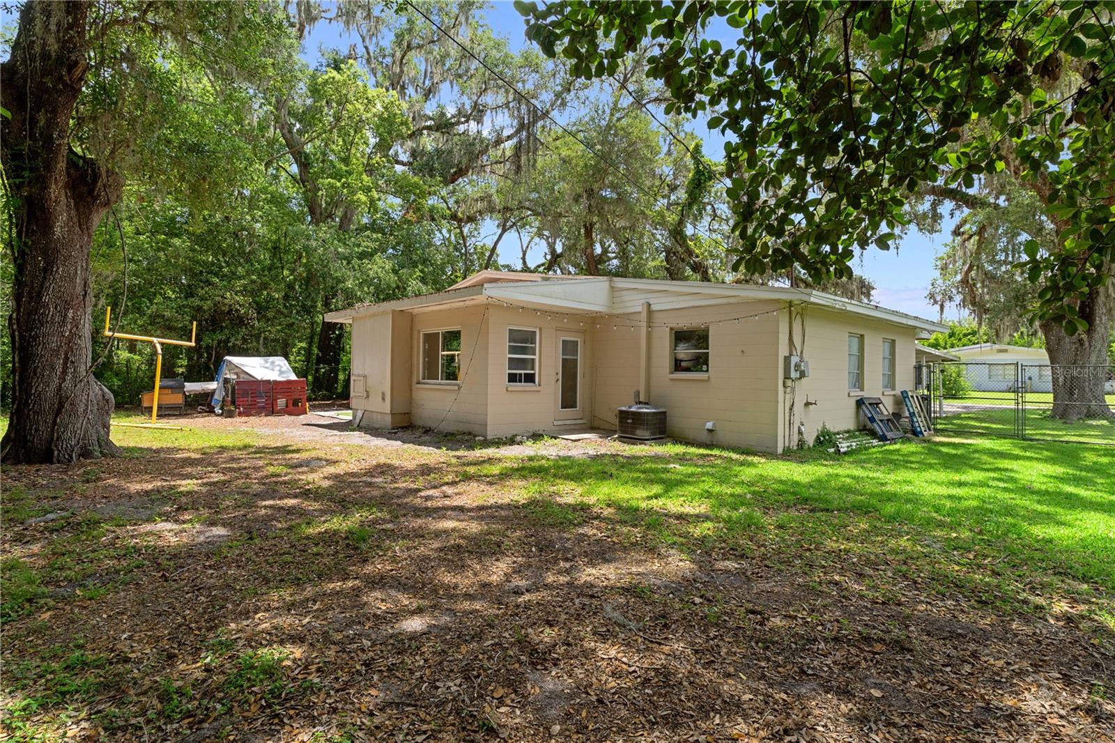 COUNTRY CLUB ESTATES UNREC - Residential