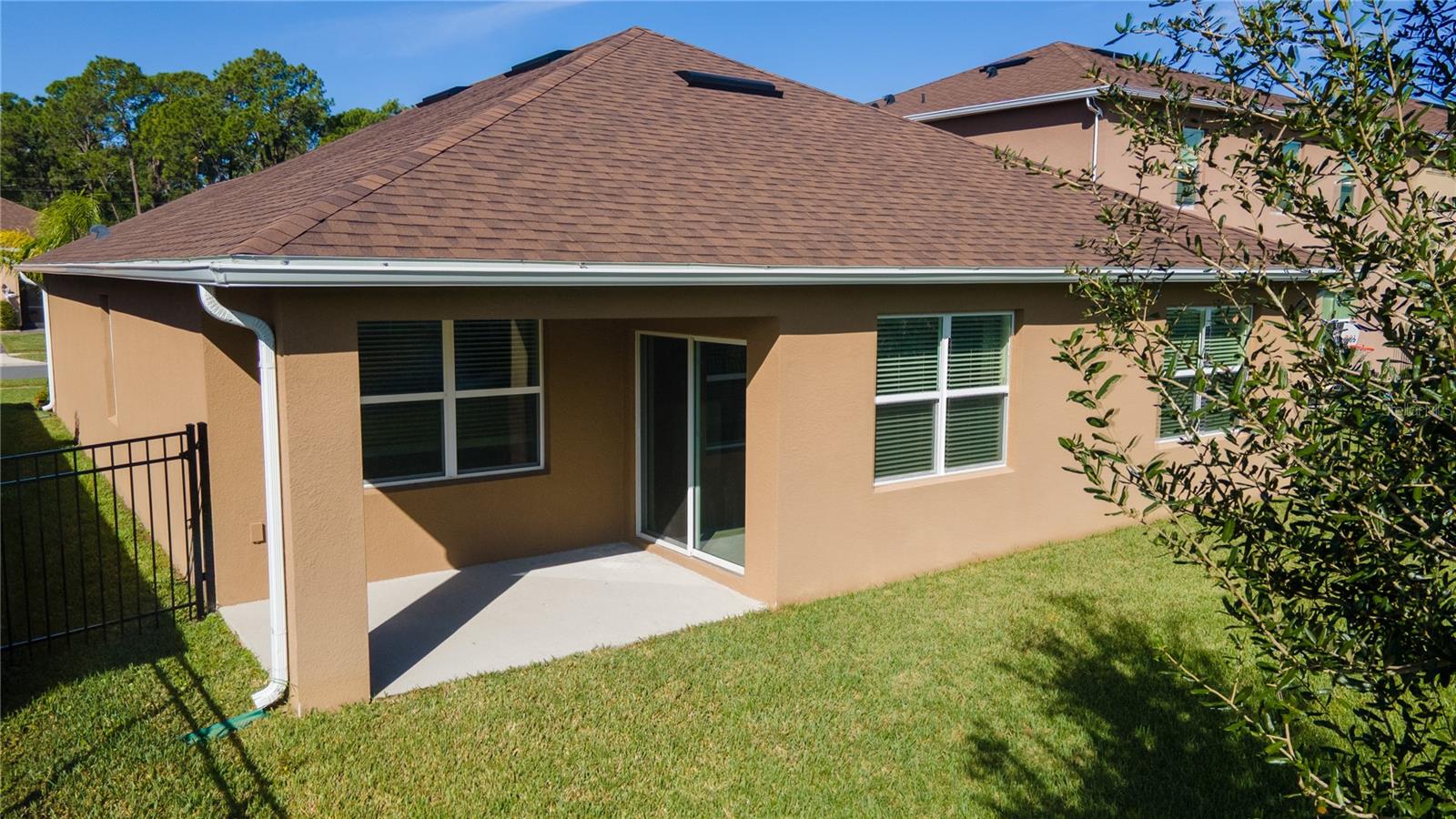 RIVIERA BELLA UN 9B - Residential Lease