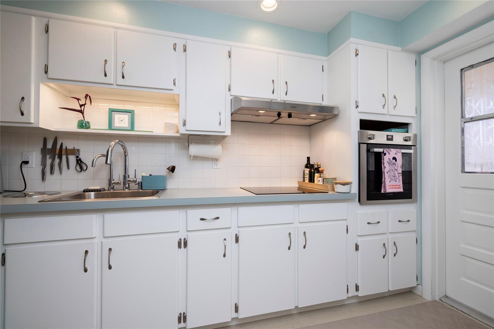 DOUGLAS ARMS - Residential