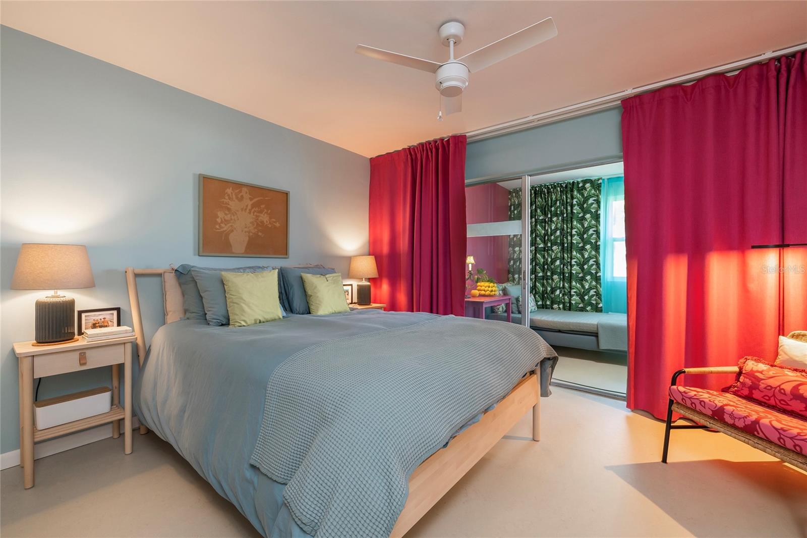 DOUGLAS ARMS - Residential