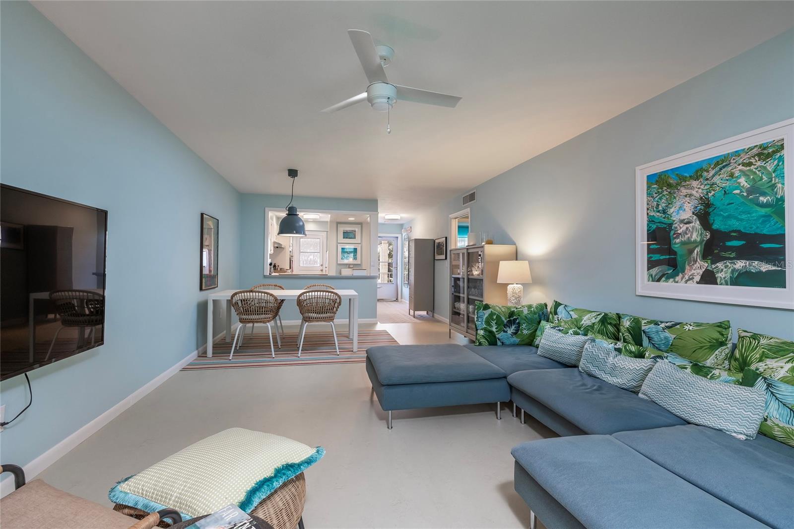 DOUGLAS ARMS - Residential