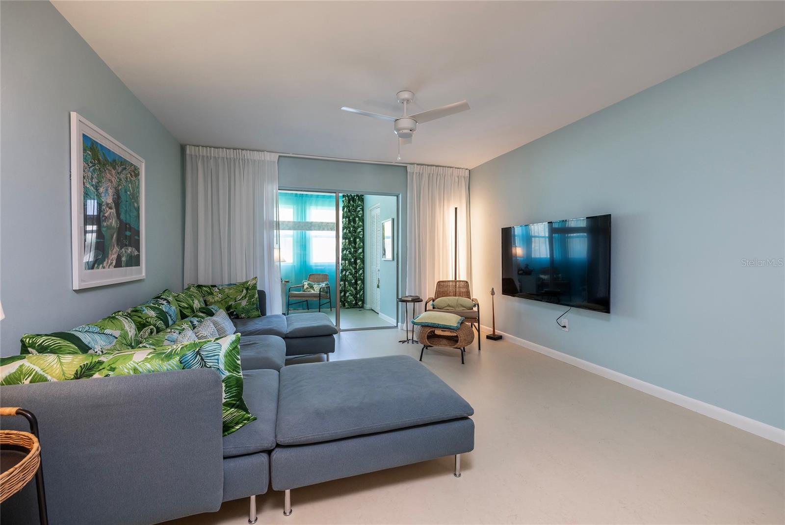 DOUGLAS ARMS - Residential