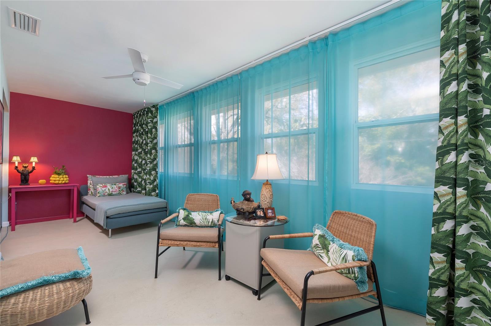 DOUGLAS ARMS - Residential