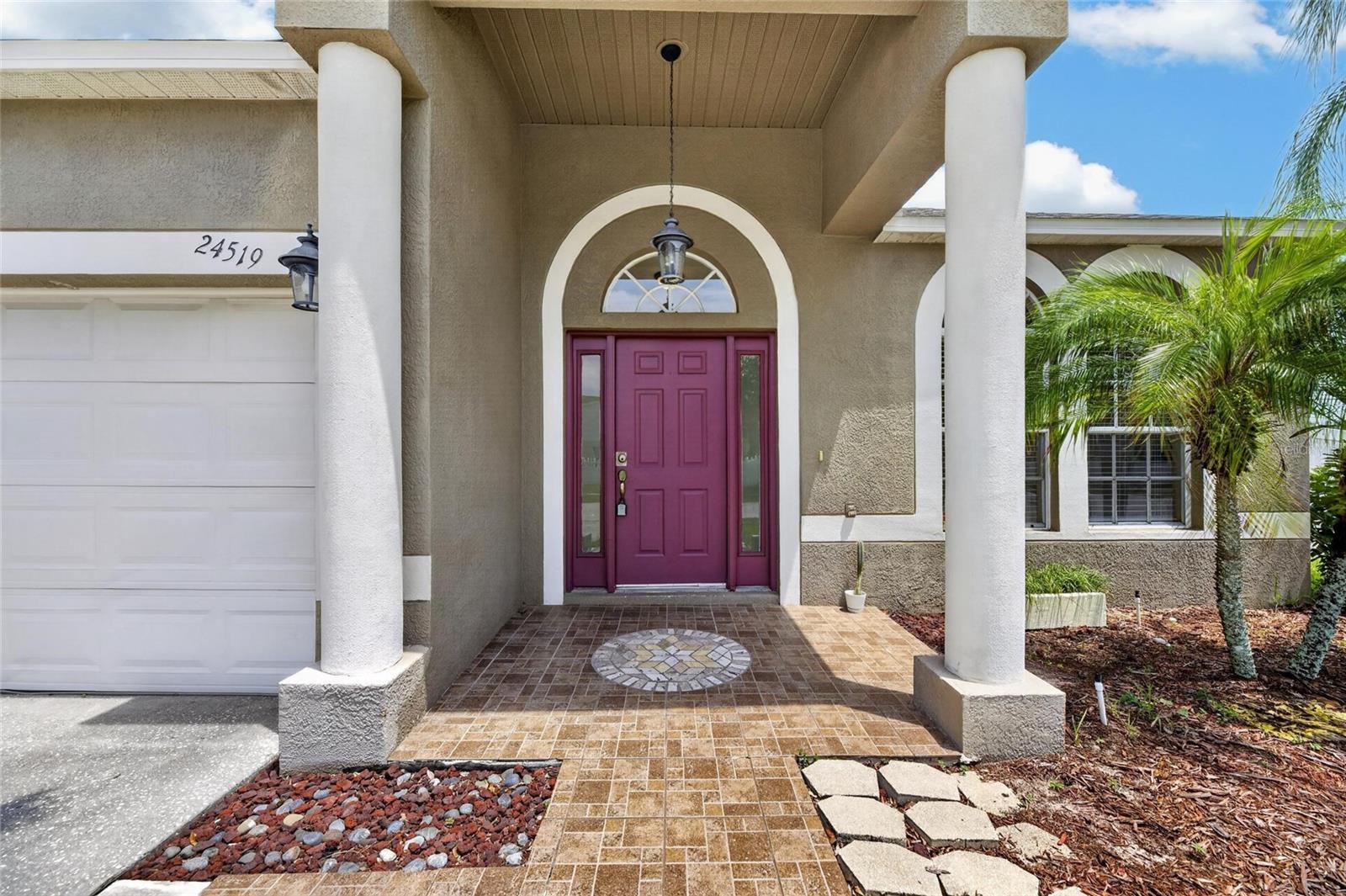 24519 BREEZY OAK COURT