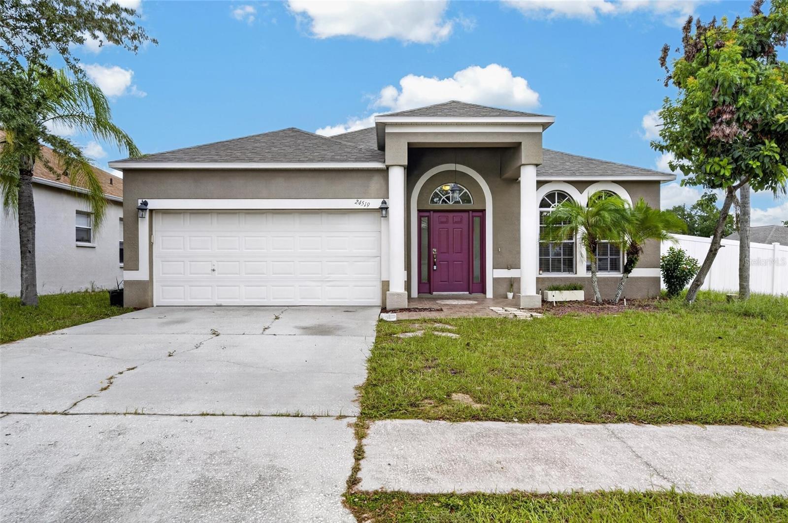24519 BREEZY OAK COURT