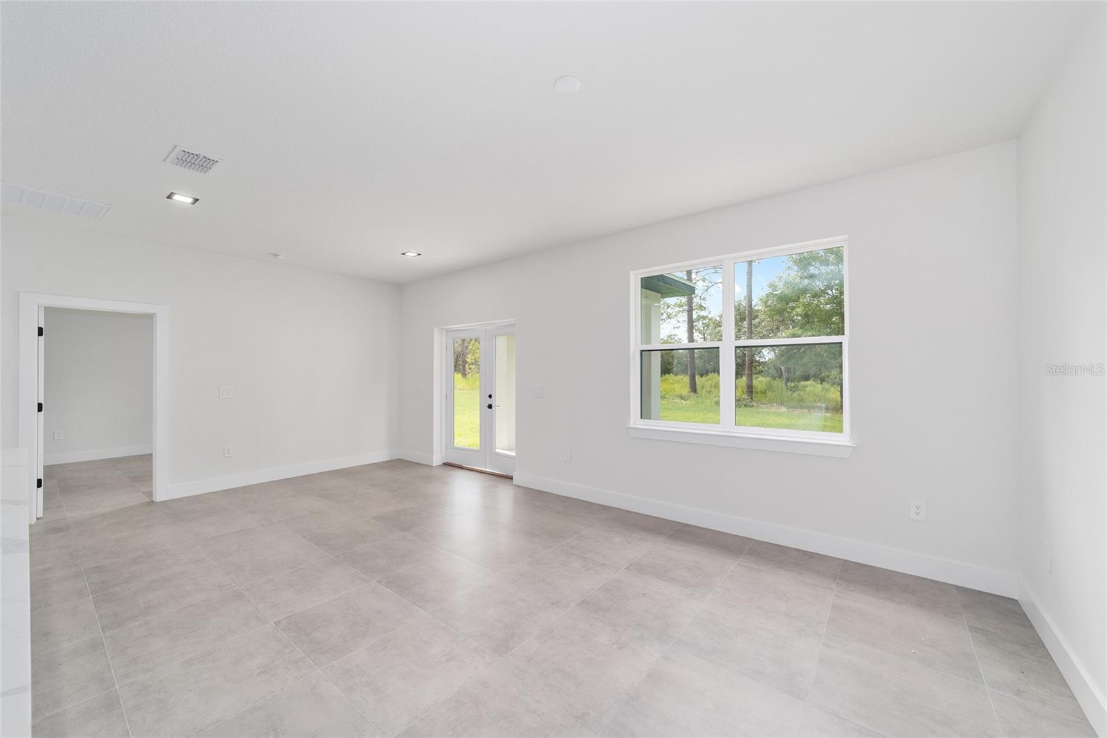 RAINBOW PK UN #3 - Residential Lease