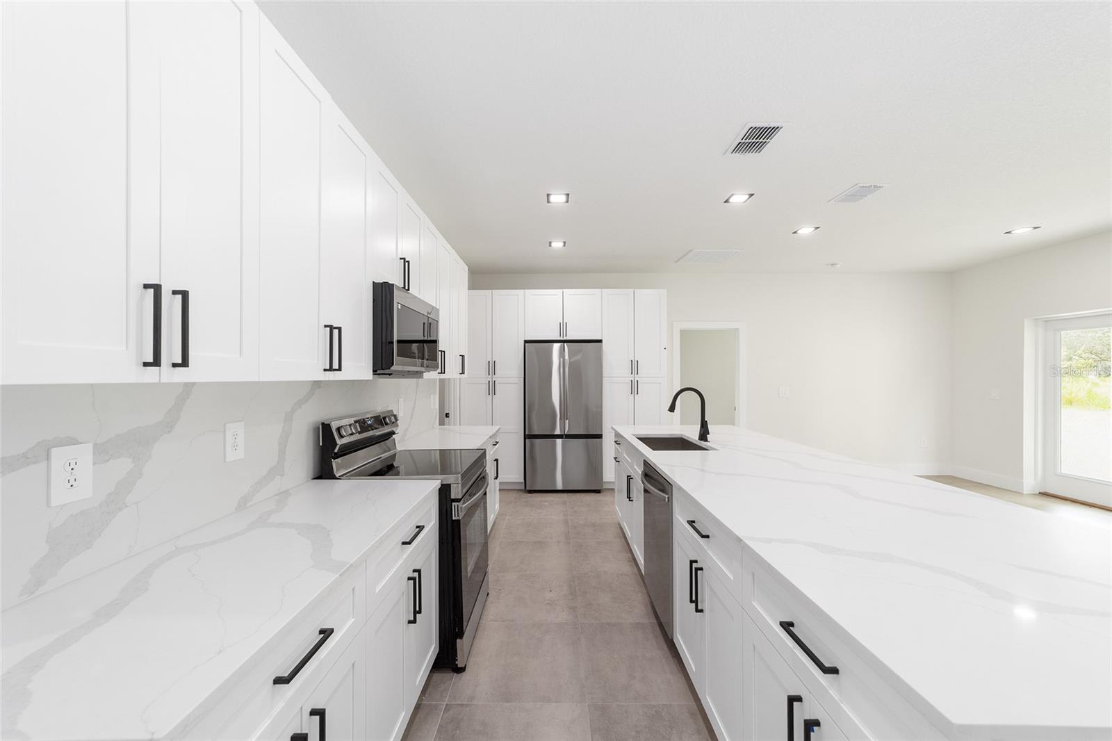 RAINBOW PK UN #3 - Residential Lease