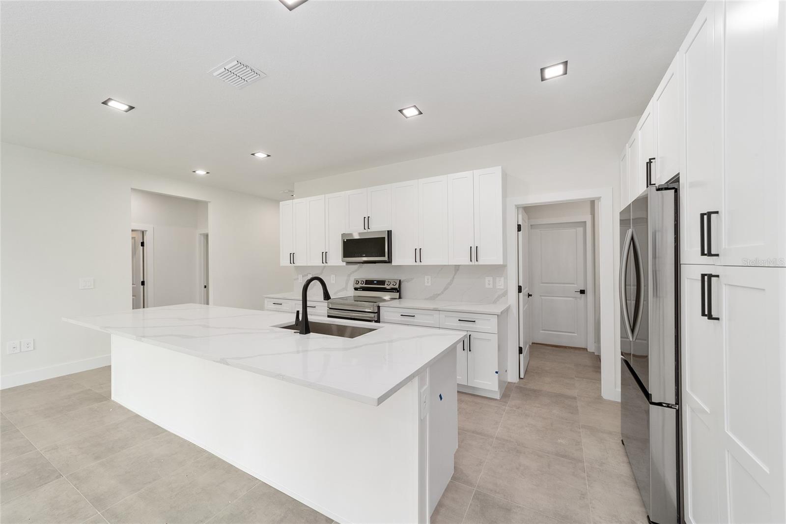 RAINBOW PK UN #3 - Residential Lease