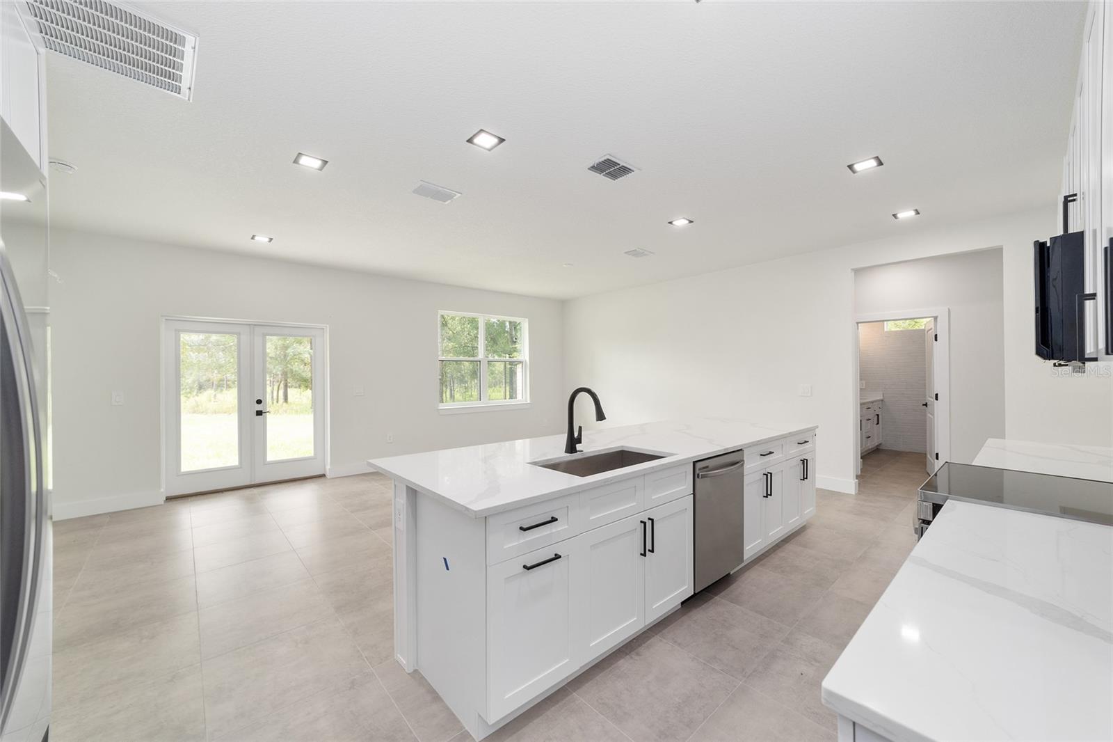 RAINBOW PK UN #3 - Residential Lease