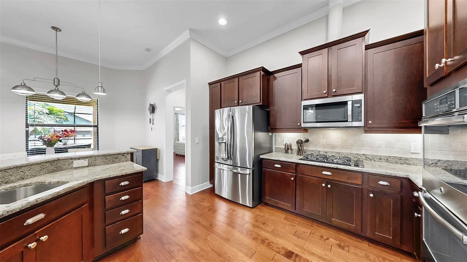 2706 COLEWOOD LANE