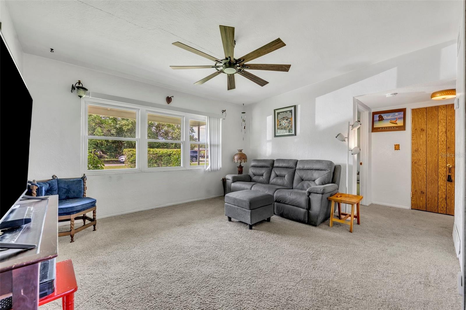 1 W PIERCE AVENUE