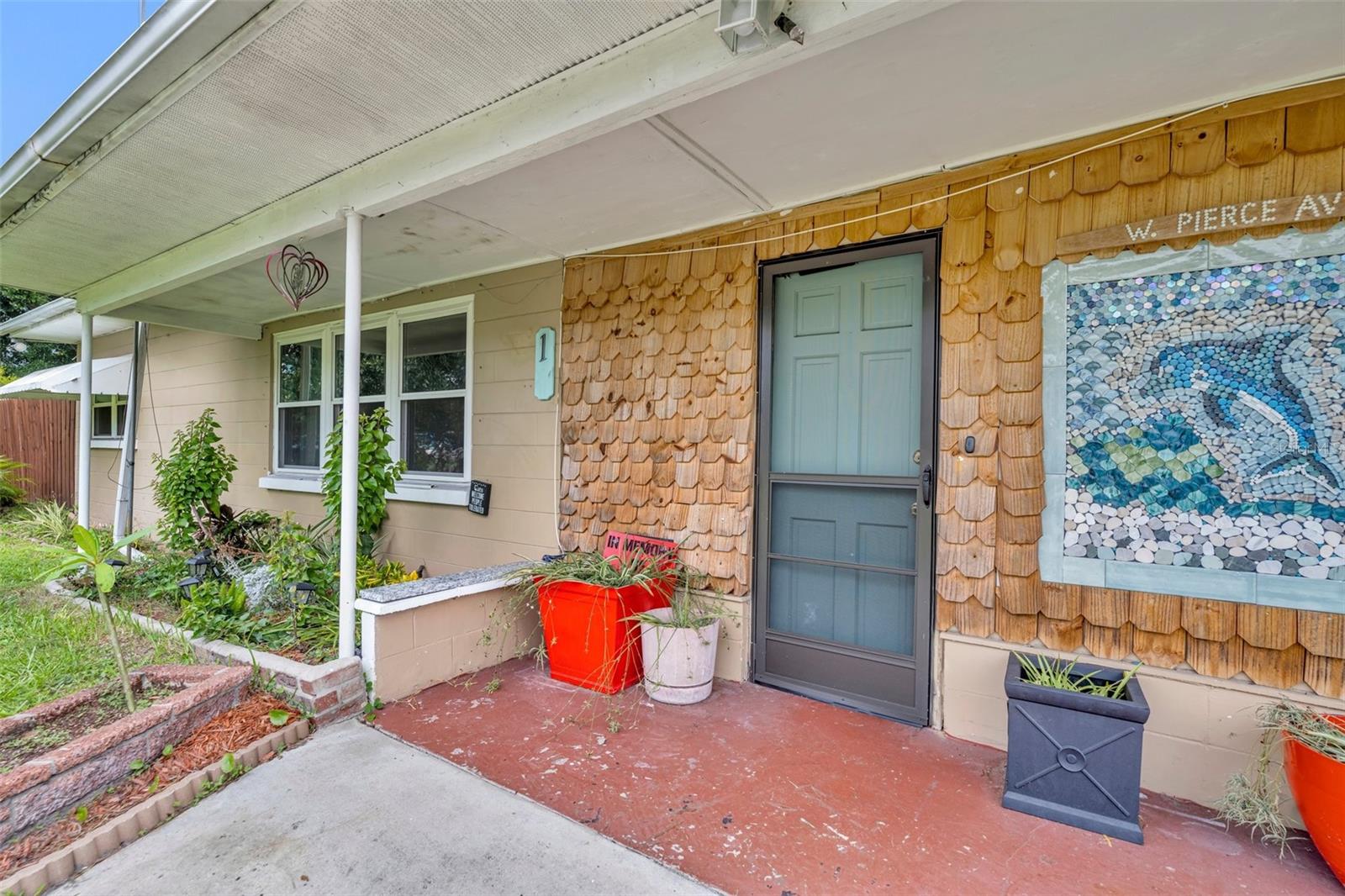 1 W PIERCE AVENUE