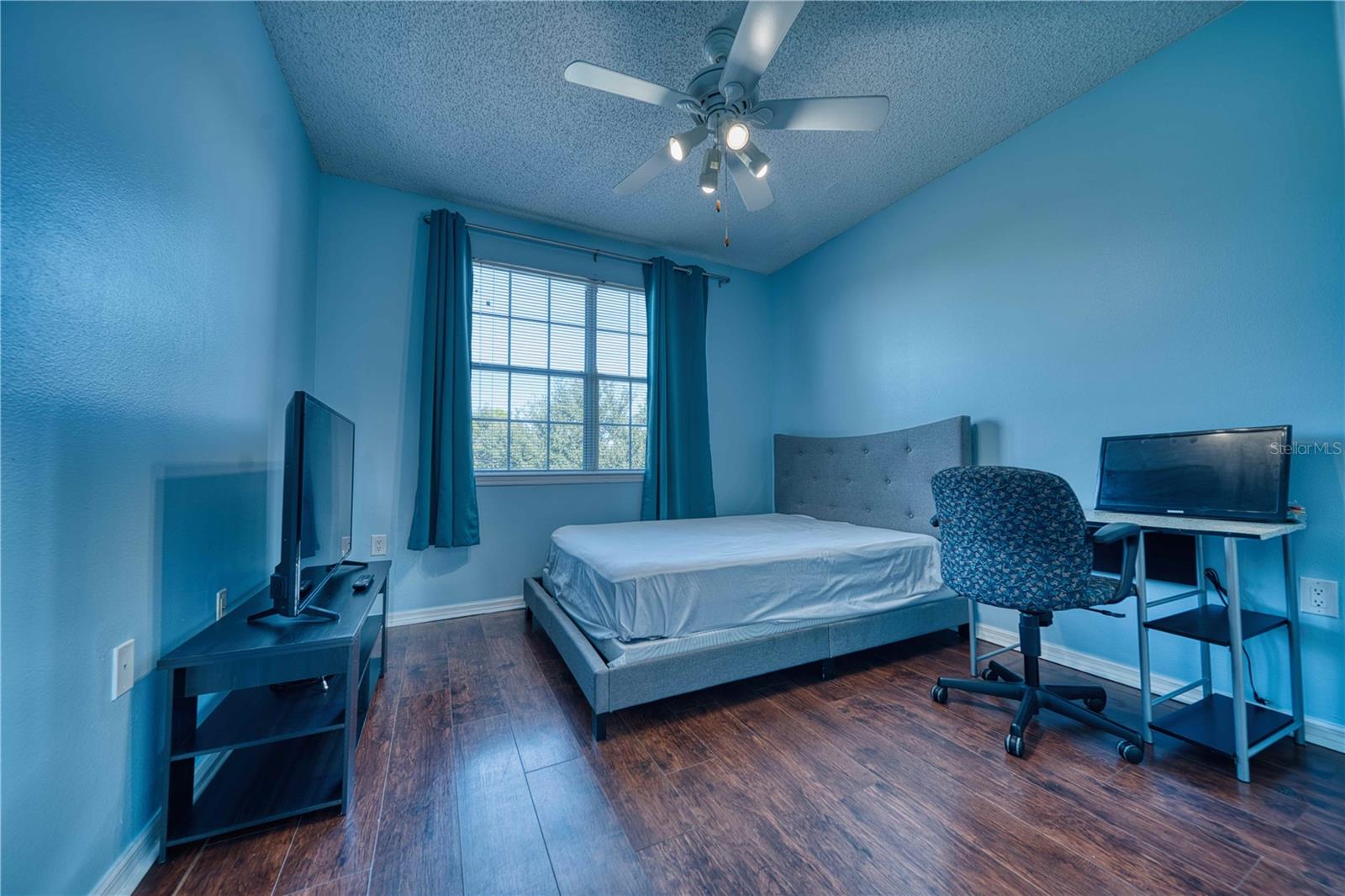 PALMS VILLA RESIDENCES CONDO - Residential Lease