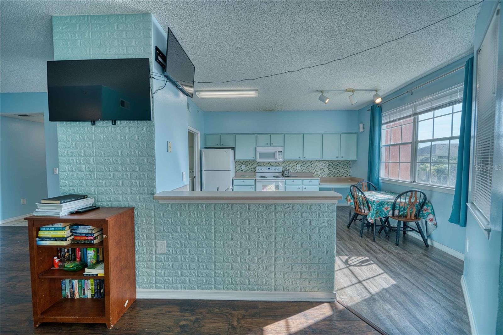 PALMS VILLA RESIDENCES CONDO - Residential Lease