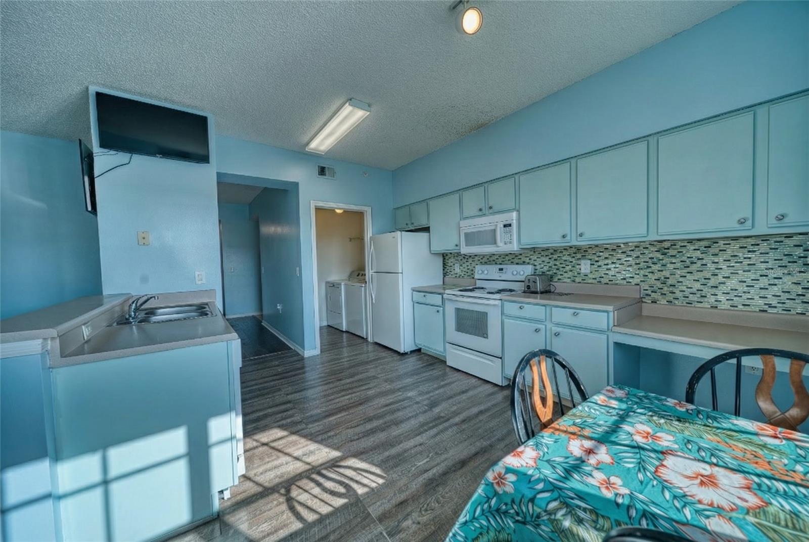 PALMS VILLA RESIDENCES CONDO - Residential Lease