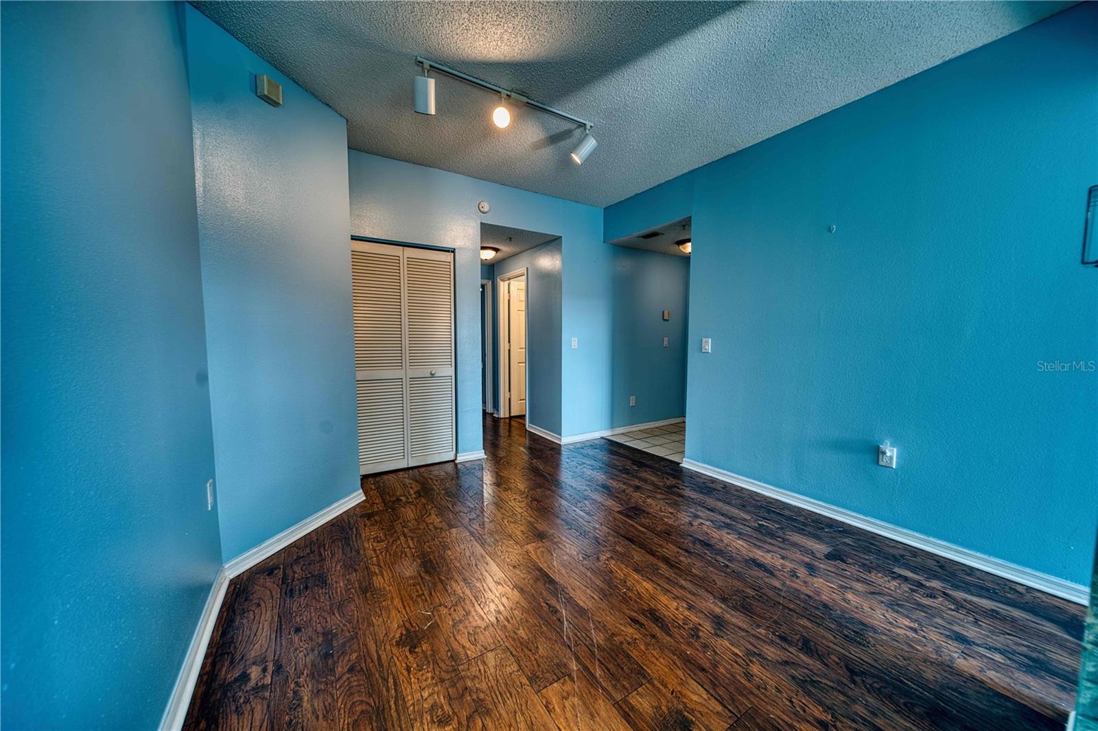 PALMS VILLA RESIDENCES CONDO - Residential Lease