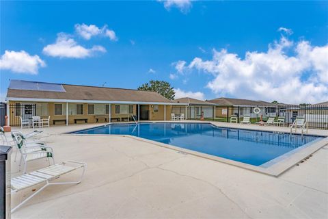 A home in WINTER HAVEN