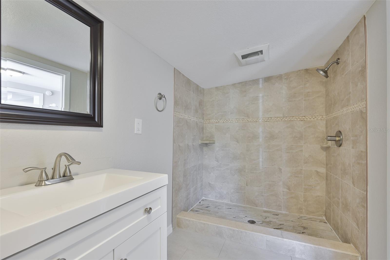 BAY BREEZE - Residential