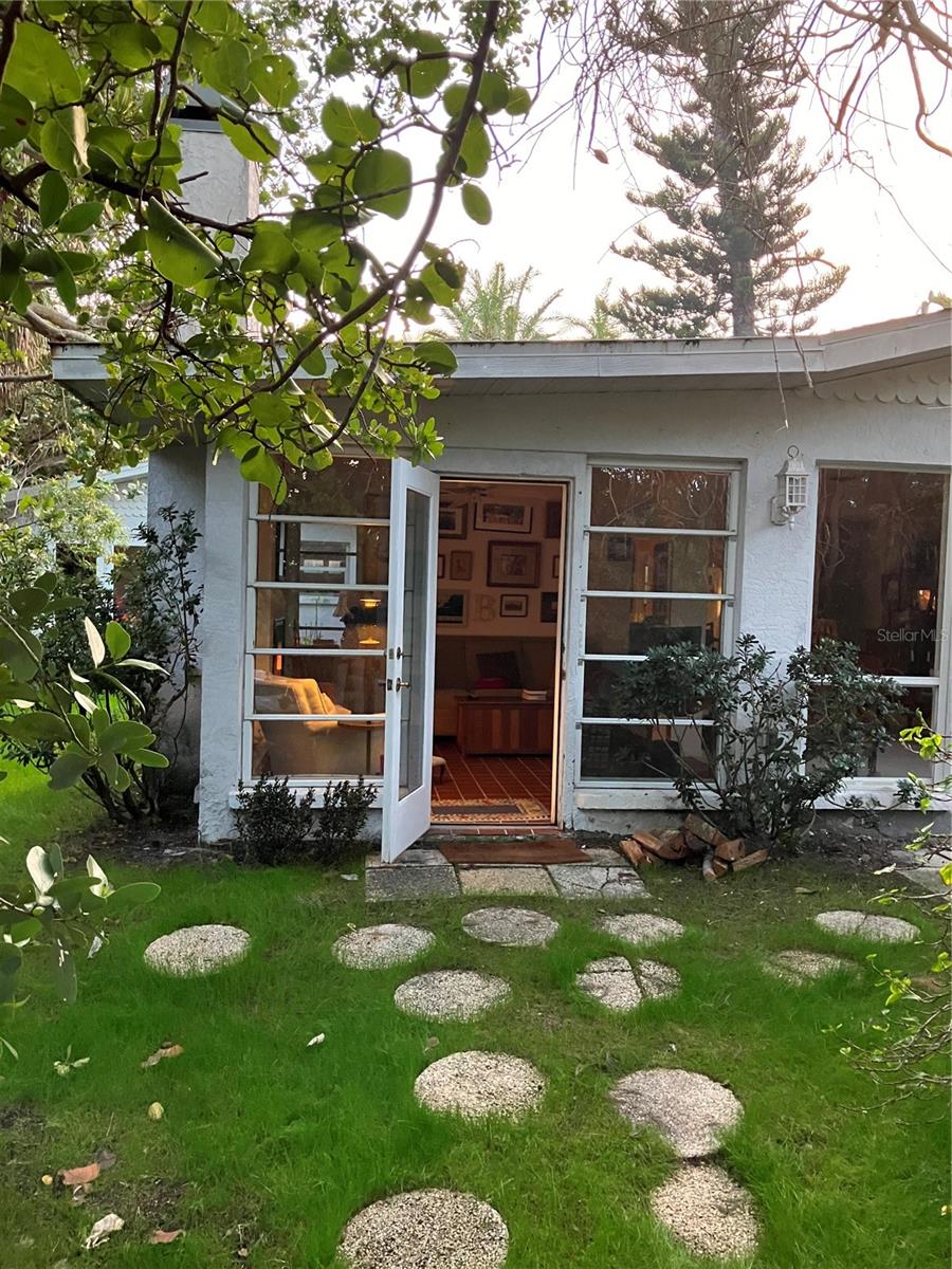 ISLAND CEDARS - Residential