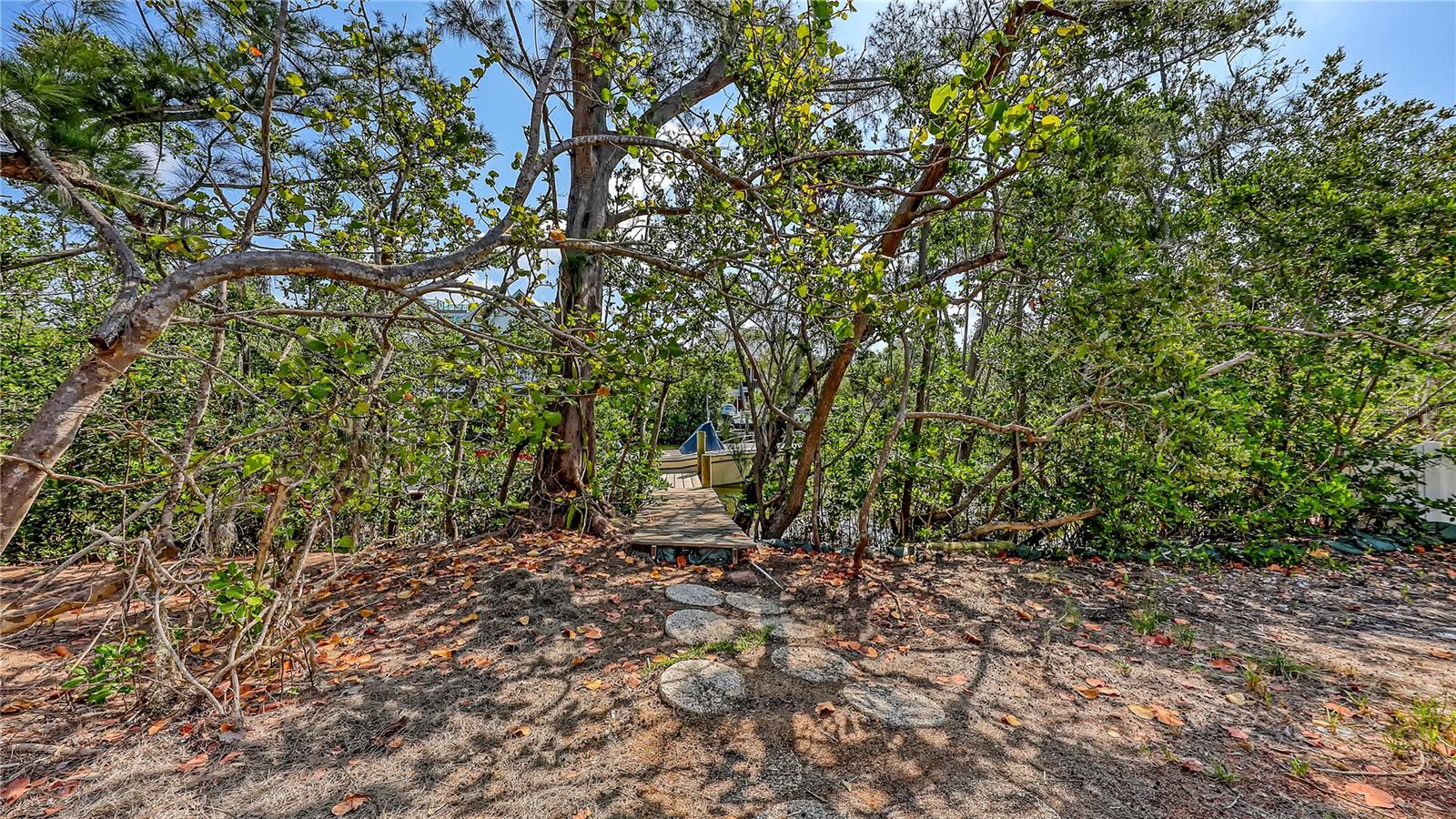 ISLAND CEDARS - Residential