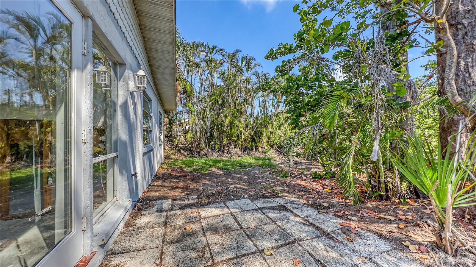 ISLAND CEDARS - Residential