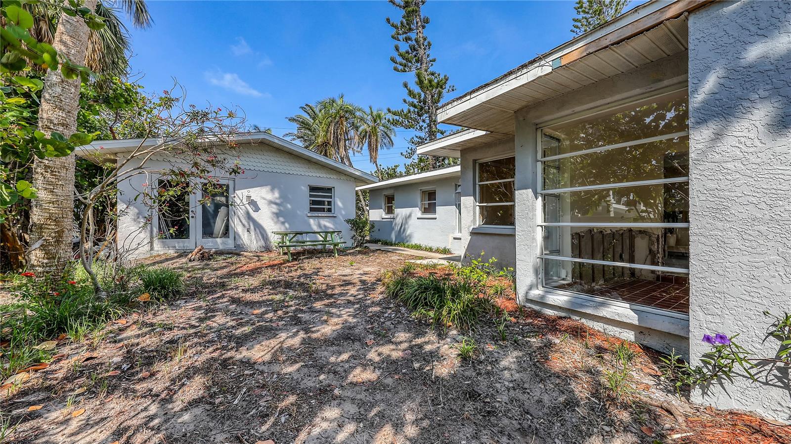 ISLAND CEDARS - Residential