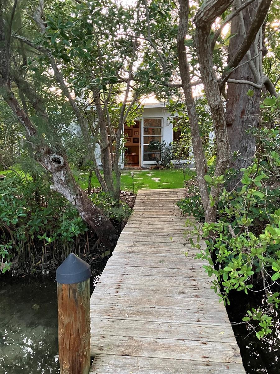 ISLAND CEDARS - Residential
