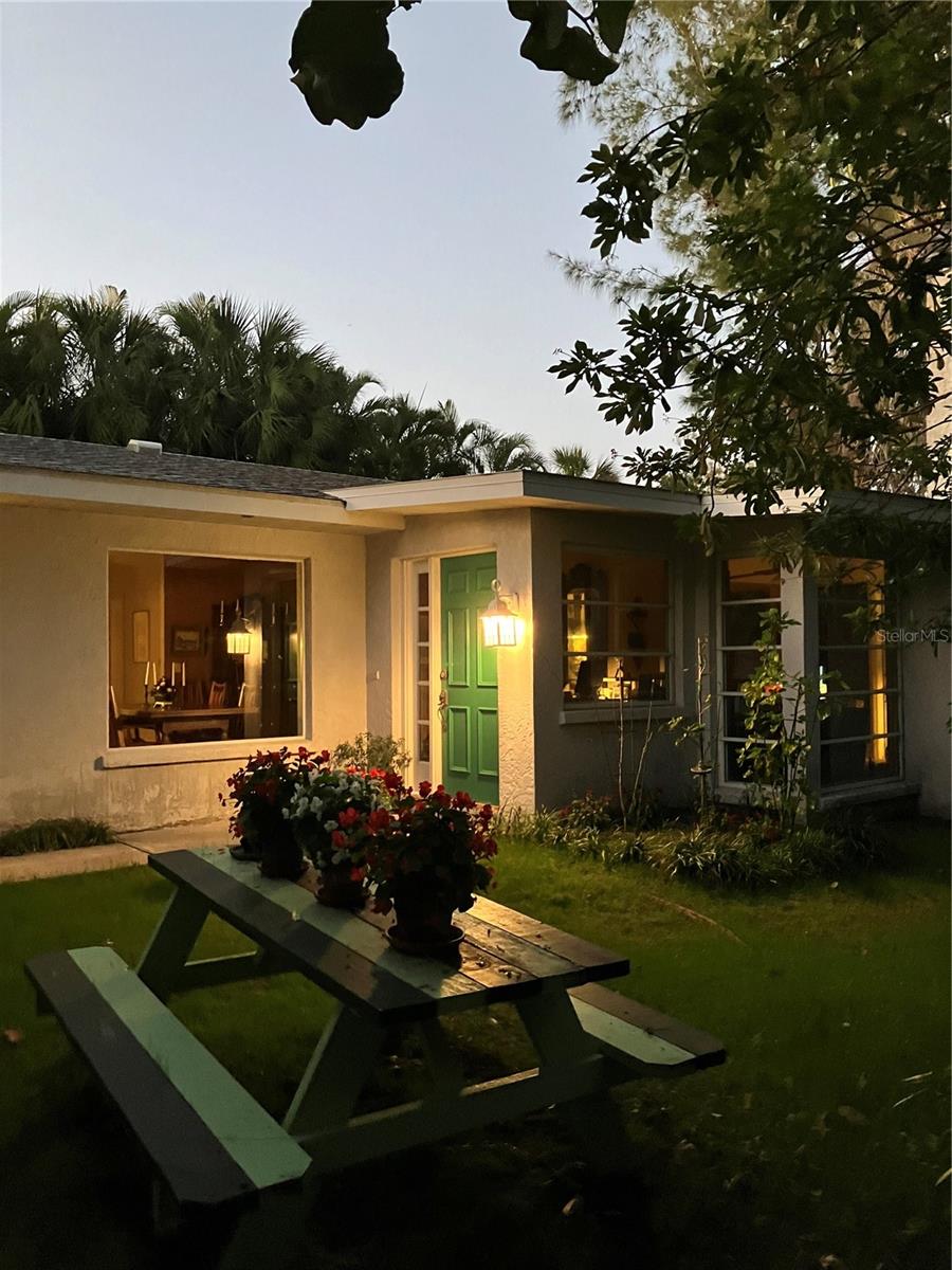 ISLAND CEDARS - Residential