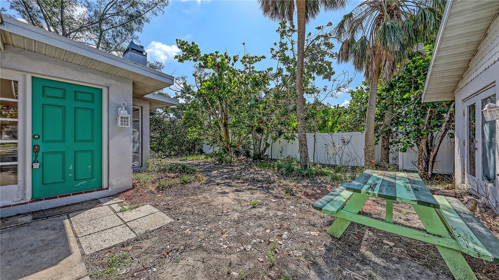 ISLAND CEDARS - Residential