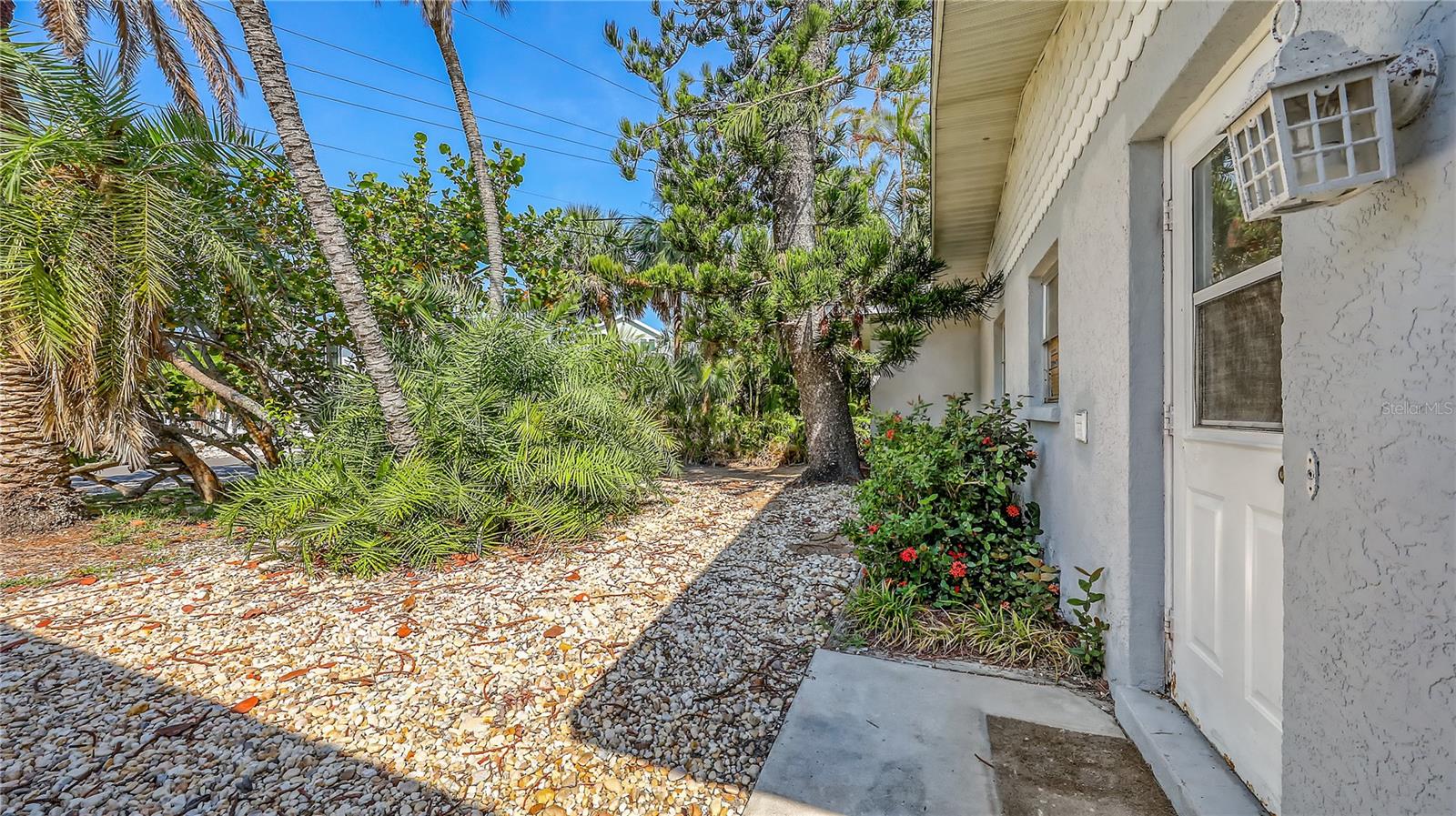 ISLAND CEDARS - Residential
