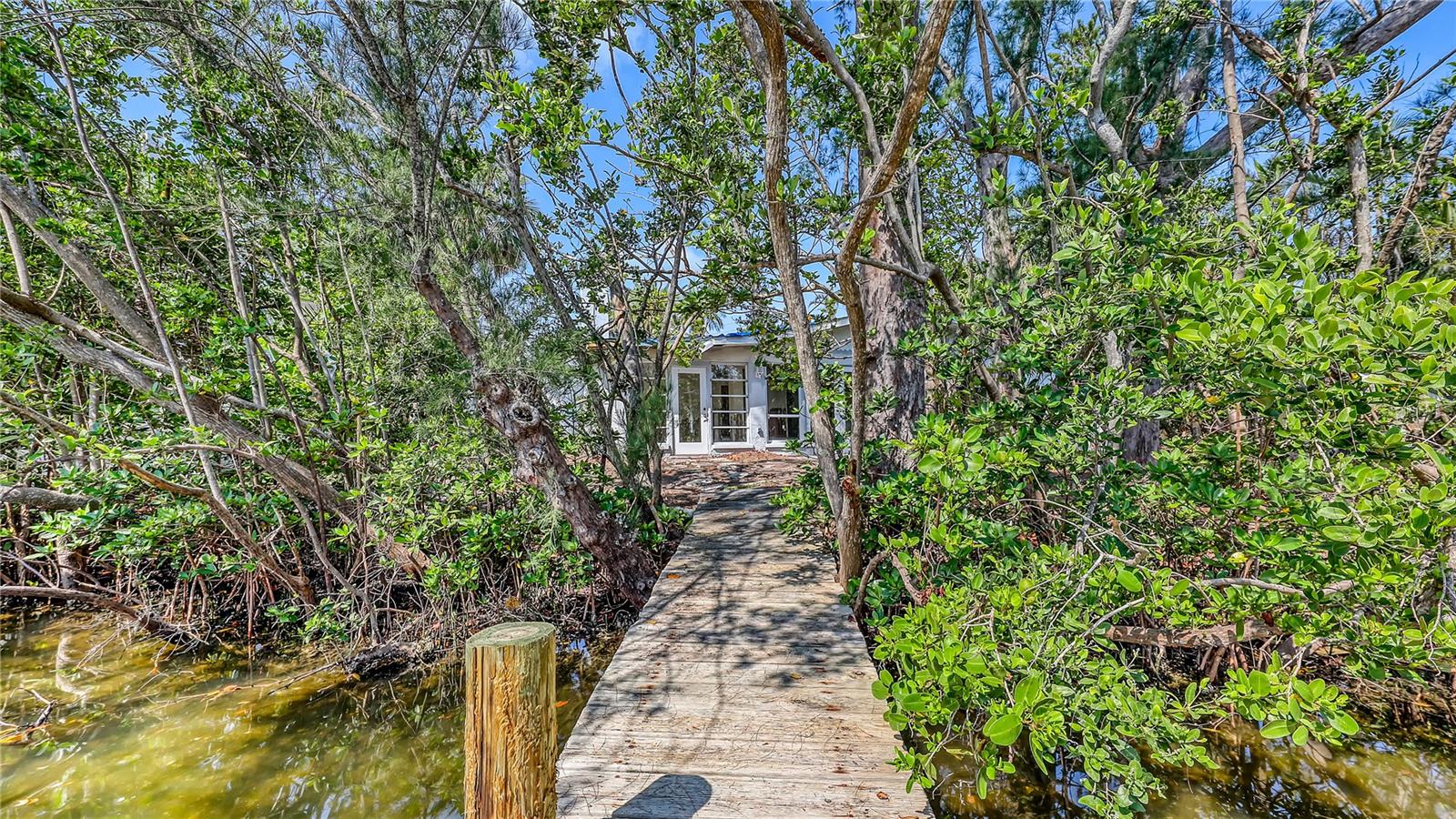 ISLAND CEDARS - Residential