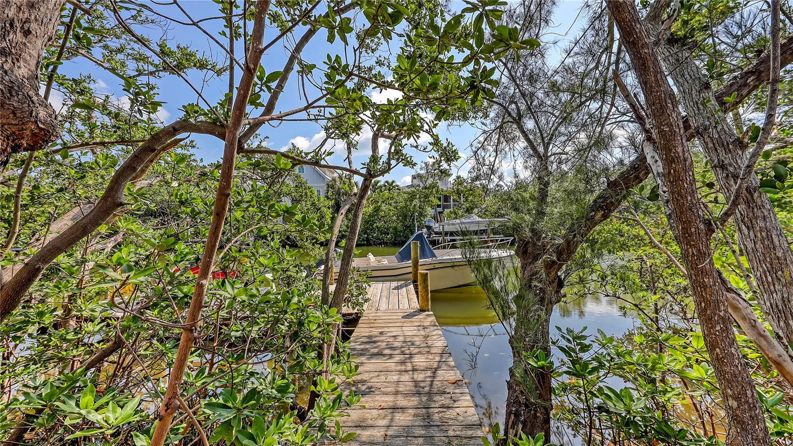ISLAND CEDARS - Residential