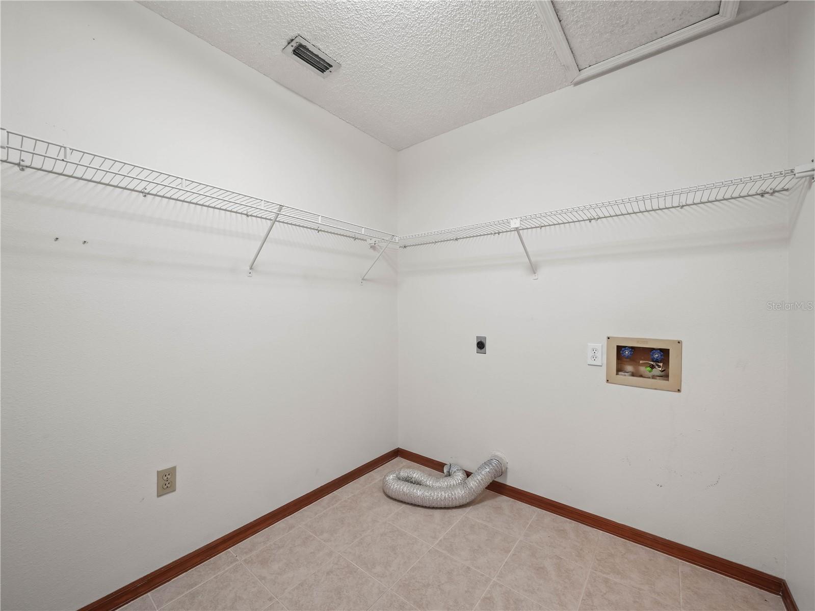 BLUFFS CHRISTINA 01 - Residential