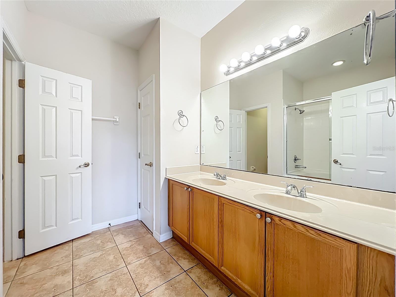 BARCLAY RESERVE TWNHMS - Residential