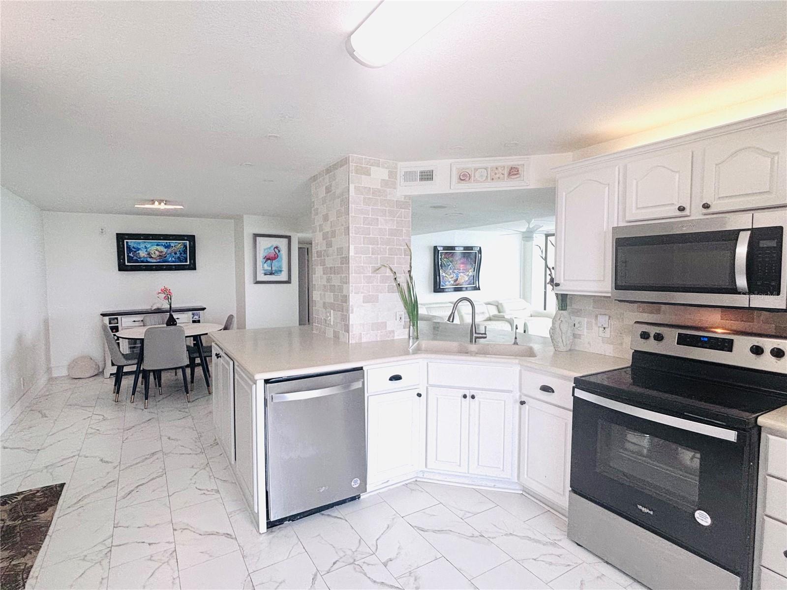 KEY CAPRI CONDO - Residential