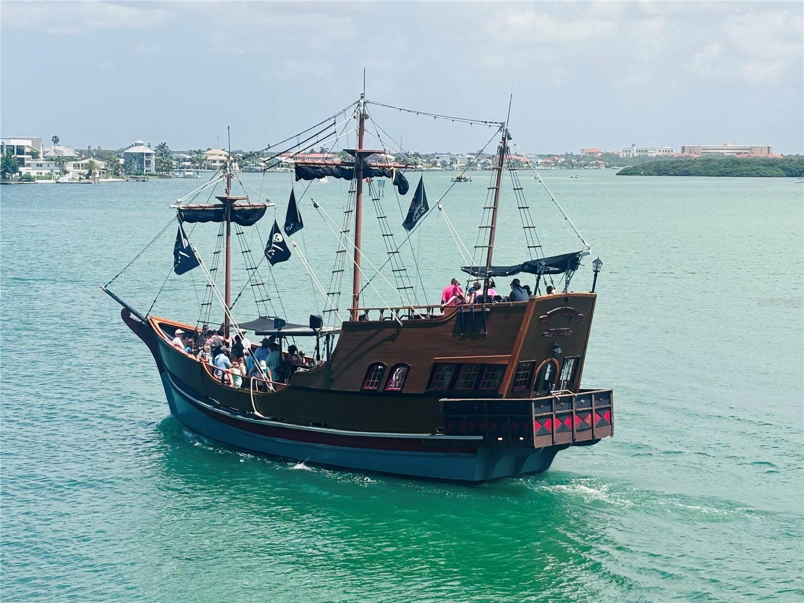 KEY CAPRI CONDO - Residential