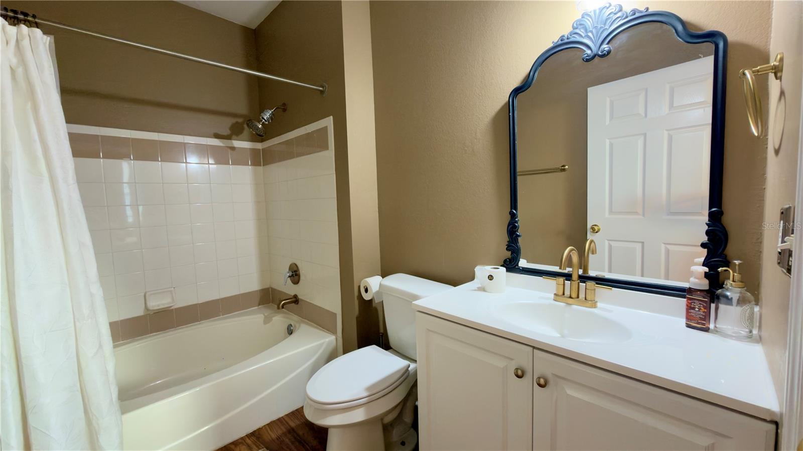 HAMPTONS/METROWEST - Residential