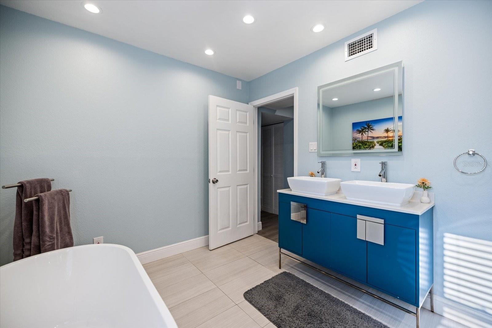 OLDSMAR COUNTRY CLUB ESTATES SEC 2 BLK 3, LOT 6 - Residential