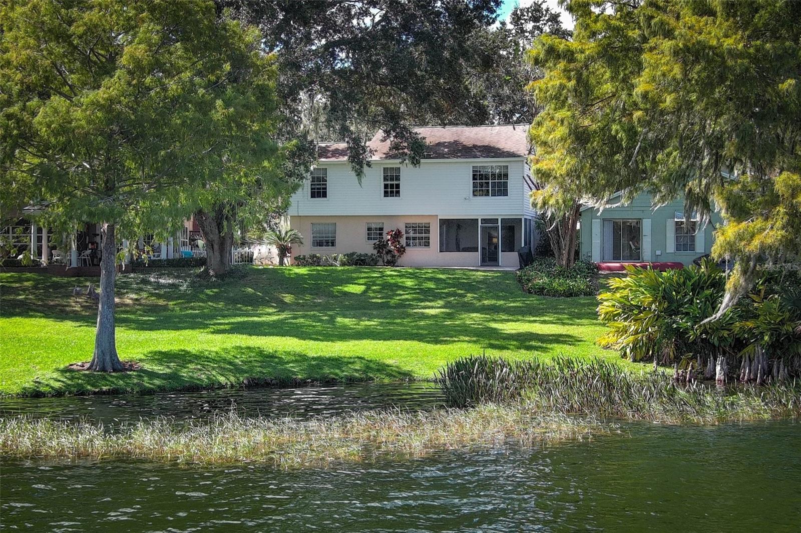 1628 LAWNDALE CIRCLE