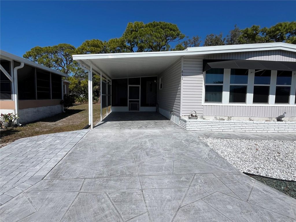 Photo of 837 Jolanda Circle, Venice, FL 34285 (MLS # N6142992)