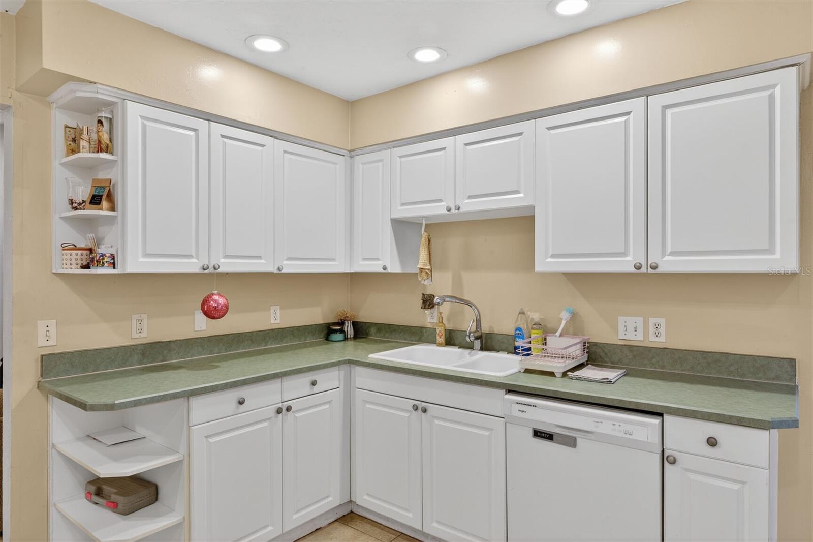 BLACK PINES - Residential