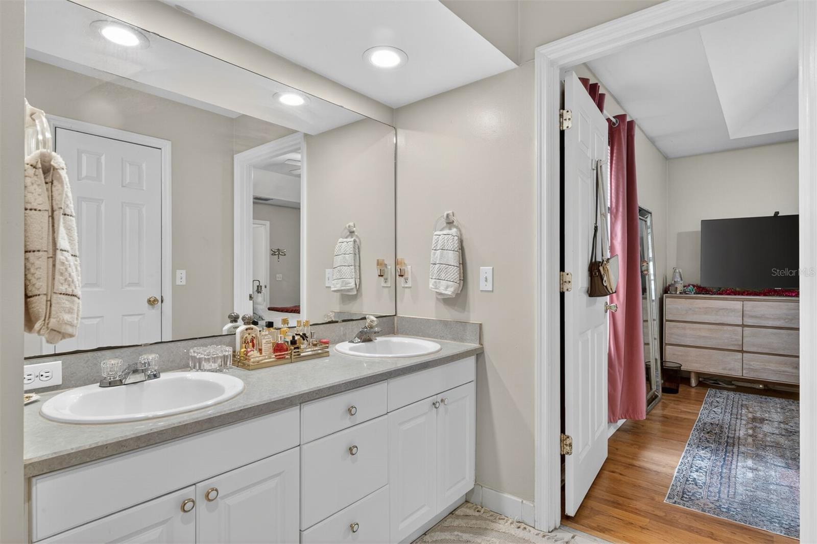 BLACK PINES - Residential