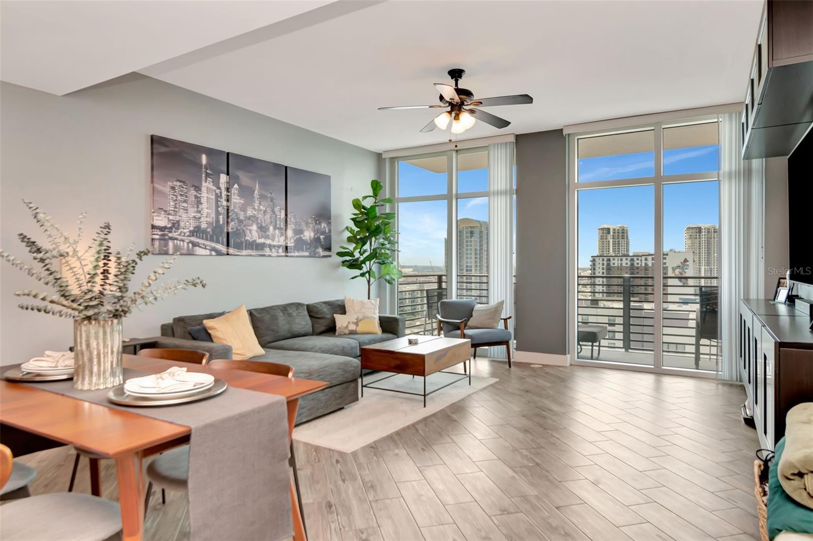 GRAND CENTRAL AT KENNEDY RESID - Residential Lease