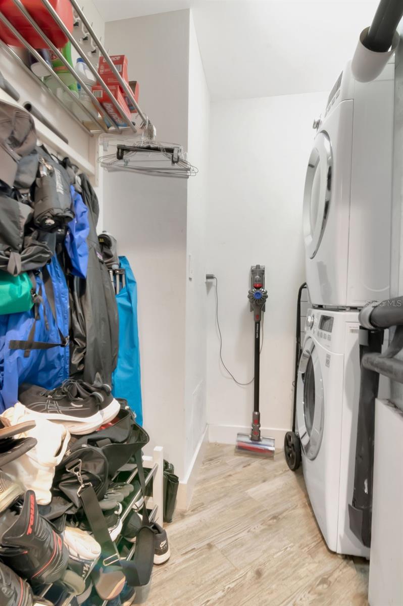 GRAND CENTRAL AT KENNEDY RESID - Residential Lease